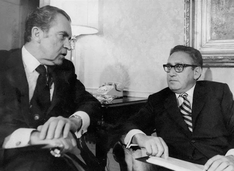 Nixon encarregou Kissinger de encontrar uma maneira de acabar com o envolvimento dos EUA no Vietnã Foto: Getty Images / BBC News Brasil 