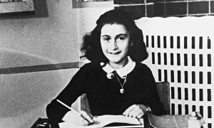 Anne Frank foi morta durante o Holocausto, mas deixou um diário rico de pensamentos e detalhes sobre a época do nazismo do ponto de vista de uma jovem judia (Foto: The Guardian / Reprodução)