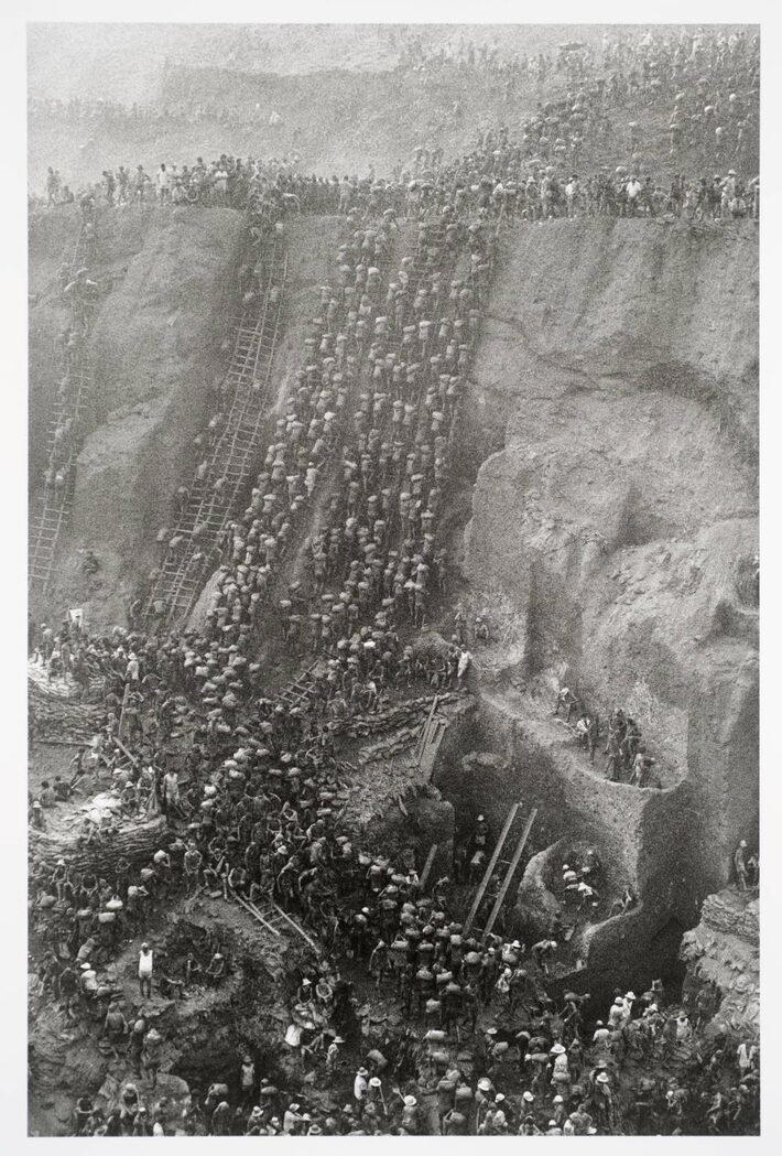 The Gold Mine (1986). 'A Mina de Ouro', De Sebastião Salgado, é uma fotografia dos trabalhadores de Serra Pelada. Está em exposição no Tate Museum, em Londres, Inglaterra. Foto: Foto: reprodução Tate Museum