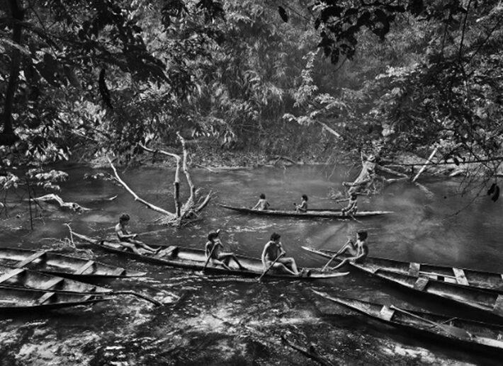 Igarapé Pretão, na terra indígena Suruwahá, do Estado do Amazonas, 2017. Foto: Foto: @sebastiaosalgadooficial via Instagram