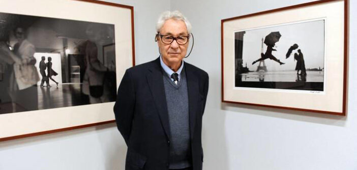 O fotógrafo americano Elliott Erwitt, famoso por suas imagens divertidas de cães e seus donos, assim como por fotos memoráveis de celebridades. Foto: © Fornecido por Estadão