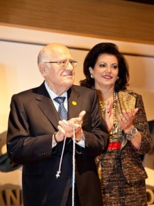 O ex-banqueiro Moise Safra recebe homenagem no Hospital Albert Einstein, ao lado da Mulher, Chella Eduardo Cesar/Fotoarena