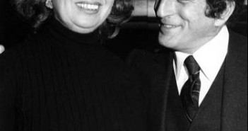 Beverly Sills com o cantor Tony Bennett no Mayflower Hotel em 1980 (Foto: AP)