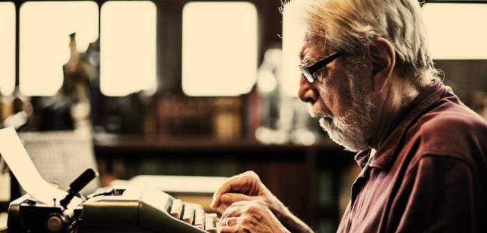 O Acadêmico Ivan Junqueira - (Fabio Seixo / Agência O Globo)