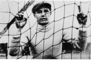 William Angus tinha feito apenas um jogo pelo Celtic de Glasgow quando começou a guerra (Foto: DR)