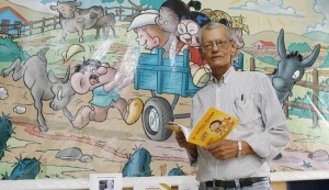 Quadrinista Antônio Cedraz no espaço que leva seu nome na Biblioteca Monteiro Lobato (Marco Aurélio Martins | Ag. A TARDE | 06.04.2014)