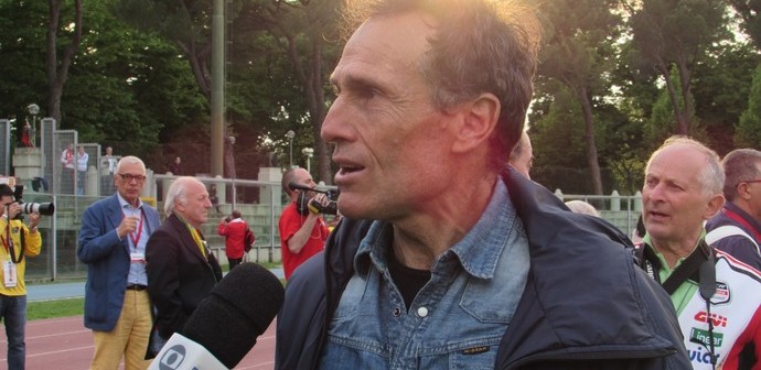 Andrea de Cesaris, em Ímola, em maio, nas homenagens pelos 20 anos da morte de Ayrton Senna (Foto: Felipe Siqueira)