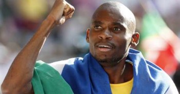 Mbulaeni Mulaudzi durante a Olimpíada de 2004 (Foto: Michael Probst / AP)