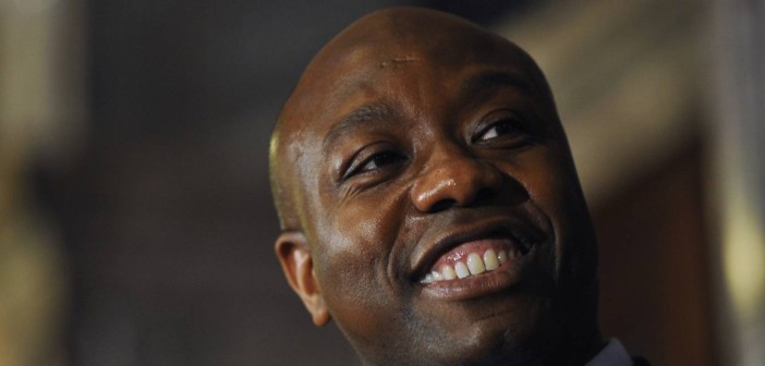 O republicano Tim Scott durante uma coletiva de imprensa em 2012 - (Foto: Rainier Ehrhardt / AP)