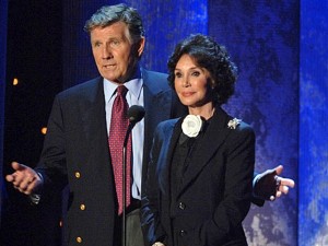 Em foto de outubro de 2005, Mary Ann participa de evento com o marido, Gary Collin (Foto: AP Photo/Comunicação da Universidade do Mississippi)