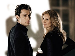 Jude Law e Julia Roberts em 'Closer: Perto demais' (2004) (Foto: Divulgação)