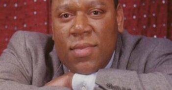 William Warfield; Barítono conhecido por 'Porgy' (Crédito da fotografia: Cortesia © Copyright All Rights Reserved/ Divulgação/ Escola de Música Eastman/Eastman School of Music ®/ REPRODUÇÃO/ TODOS OS DIREITOS RESERVADOS)