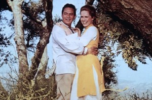 Peter Finch e Liv Ullmann em O Horizonte Perdido