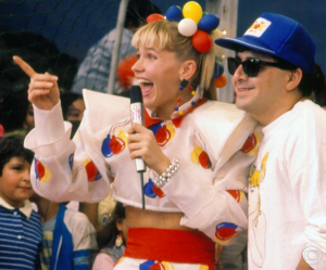 Xuxa recebe o cantor Leo Jaime em seu "Xou da Xuxa".