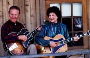 Johnnie Wright formou com seu esposa, Kitty Wells (1919-2012), a dupla Johnnie & Jack