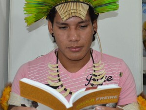 Jovem indígena relatou sua trajetória na UFSCar (Foto: Orlando Duarte Neto/G1)