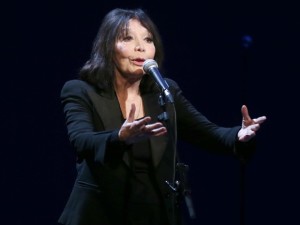 Juliette Greco se apresenta em Paris, em 2013 (Foto: AFP PHOTO/THOMAS SAMSON)