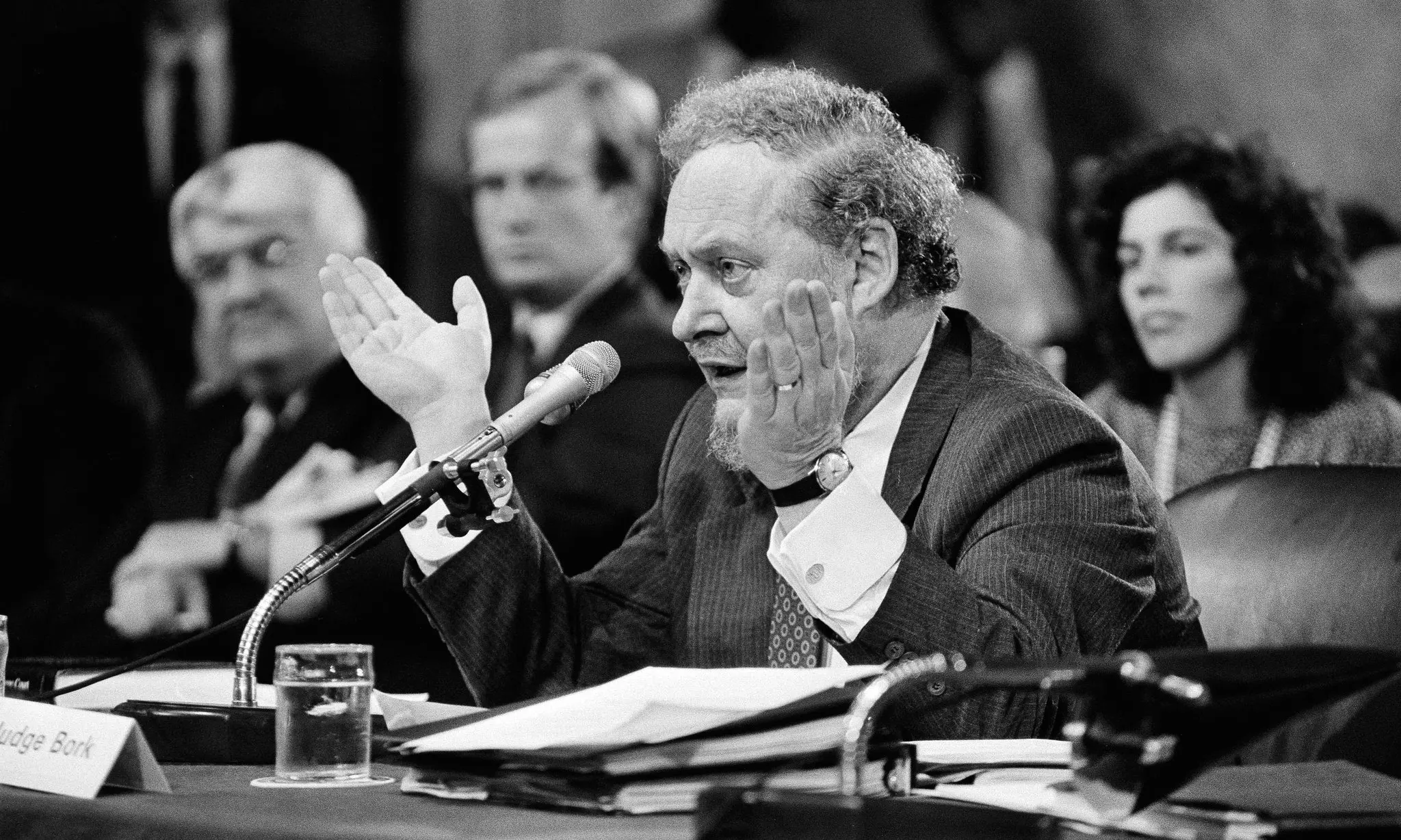 Robert H. Bork durante audiências de confirmação perante o Comitê Judiciário do Senado em 1987.Crédito...José R. Lopez/The New York Times