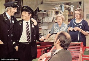 Varney com Grant novamente e Doris Hare, certo, Anna Karen, e Michael Robbins