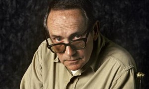 Tadeusz Konwicki virou-se para filmar tomada no final de 1950 e, inesperadamente, ganhou prêmios em festivais de cinema em Veneza e em Bruxelas. (Fotografia: Ulf Andersen / Getty Images)