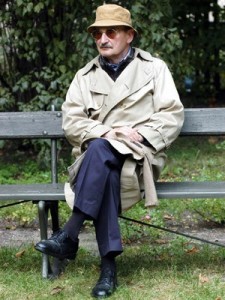 O escritor Slawomir Mrozekm em foto de setembro de 2004, na Polônia (Foto: AFP PHOTO/PAP/Andrzej Rybczynski)