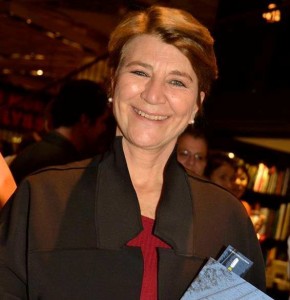 Beatriz Thielmann: a jornalista da TV Globo. (Foto: reprodução da página de Edney Silvestre) 