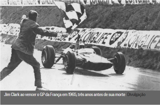 Jim Clark ao vencer o GP da França em 1965, três anos antes de sua morte Divulgação