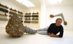 Ivens em exposição na Galeria Mercedes Viegas Arte Contemporânea - (Foto: Berg Silva / Divulgação)