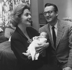 Jayne Meadows, e William Allen na TV com o filho Steve Allen em 1957.