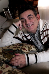 Terenci Moix fotografado em sua casa / (Foto: CARLES RIBAS)