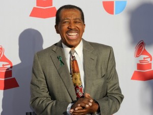 O cantor Ben E. King chega à cerimônia do 11º Grammy Latino em novembro de 2010, em Las Vegas, Nevada (Foto: Ethan Miller/Getty Images/AFP)