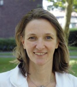 A ginecologista Isabelle Demeestere, que liderou a equipe que permitiu que uma mulher engravidasse após um transplante de tecido do ovário congelado na infância (Foto: Isabelle Demeestere/AP)