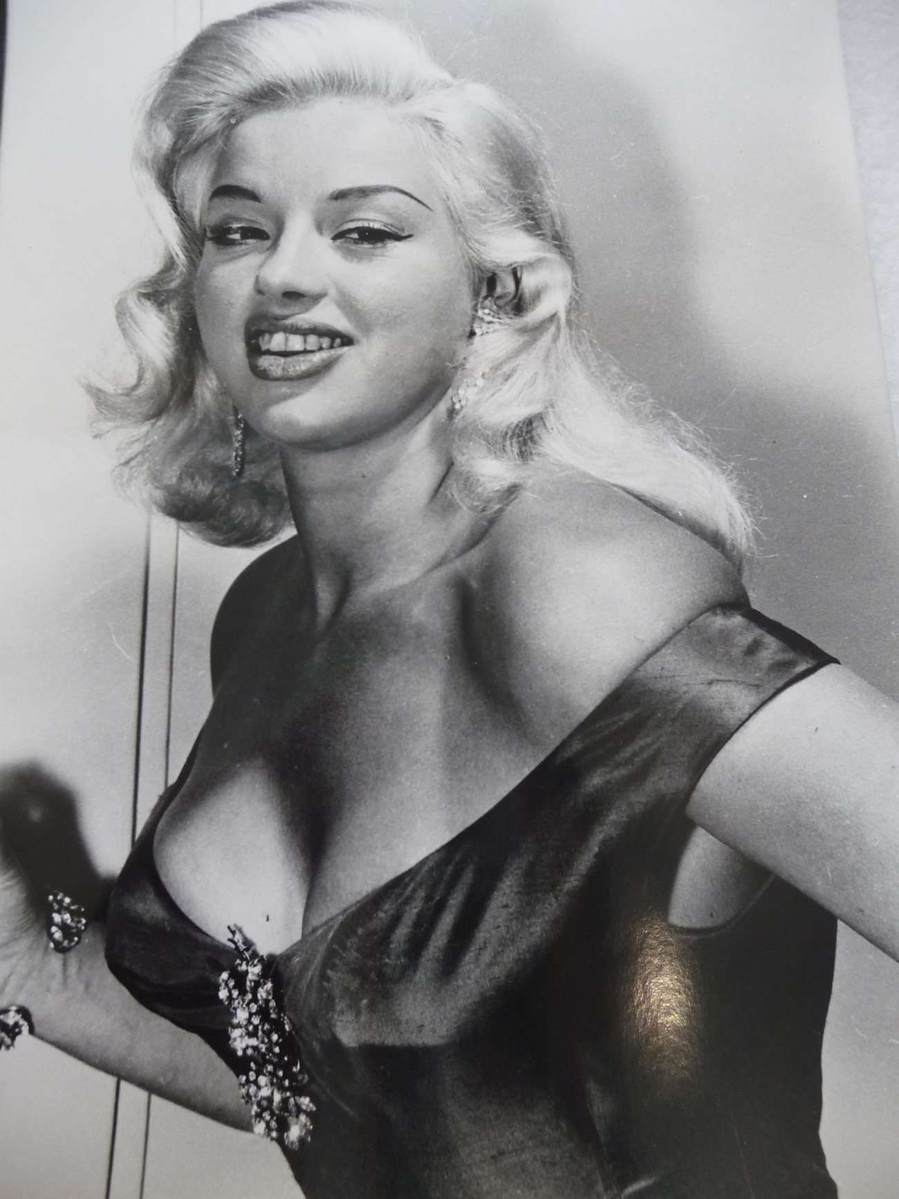 Diana Dors, foi considerada nos anos 50 a "Marilyn Monroe britânica"