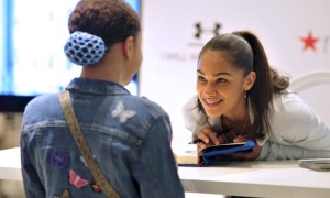 A bailarina em sessão de autógrafos para os fãs - GREGG VIGLIOTTI/ The New York Times / NYT 