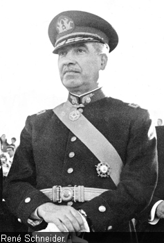 O ex comandante em chefe do Exército, René Schneider.