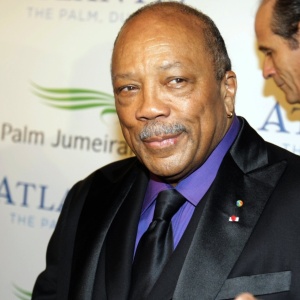 Quincy Jones em evento em Dubai (AFP PHOTO/KARIM SAHIB)