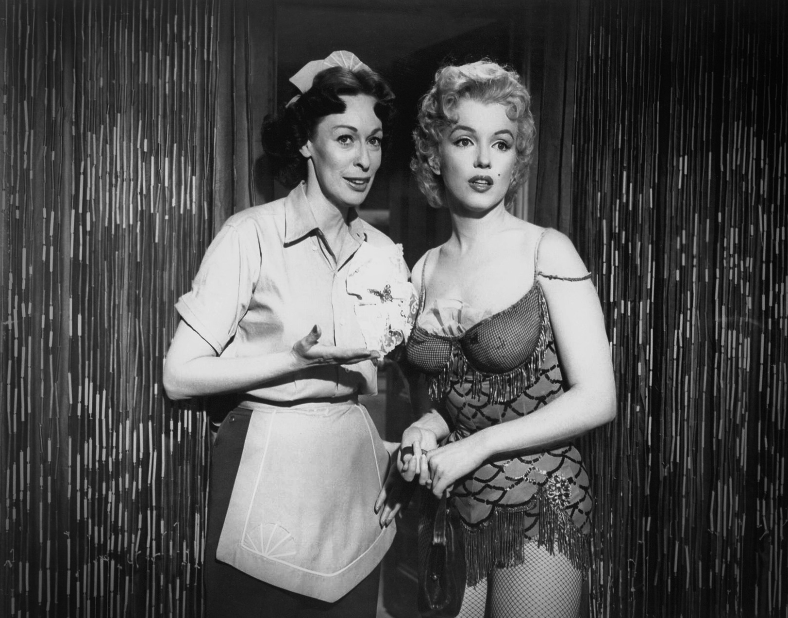 Eileen Heckart e Marilyn Monroe em Bus Stop (www.doctormacro.com)