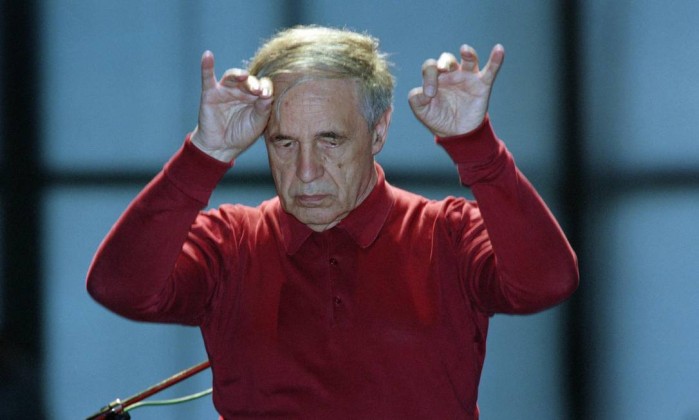 Pierre Boulez, em 1994, em Paris, durante um ensaio - (Foto: PIERRE VERDY / AFP)