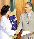 FHC e a corregedora Anadyr de Mendonça Rodrigues (Foto: Alan Marques/Folha Imagem)