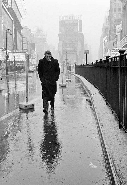 James Dean em Nova York, em uma das fotos mais famosas de Stock.