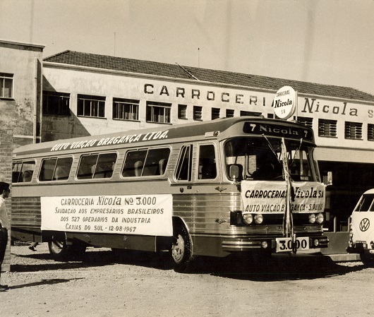 Veículo comemorativo de número 3.000, em 12 de agosto de 1967: Ônibus Nicola Rodoviário com Chassi OLP para o cliente Auto Viação Bragança, de São Paulo. Foto: acervo documental Marcopolo, divulgação