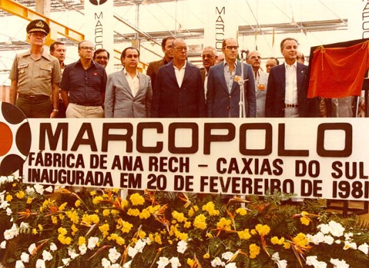 Inauguração da Fábrica da Marcopolo – Unidade Ana Rech, em 20 de fevereiro de 1981, no período da Festa da Uva. Participaram o então presidente da República João Figueiredo e o empresário Paulo Bellini. Foto: acervo documental da Marcopolo, divulgação