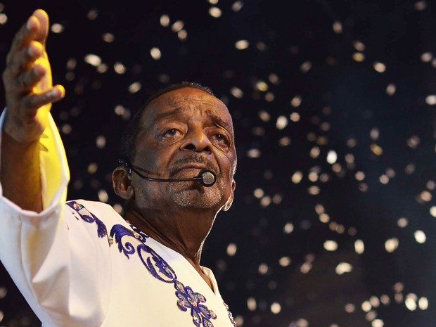 O percussionista Naná Vasconcelos durante Festa de Carnaval no Marco Zero na cidade do Recife (PE), no dia 5 de fevereiro de 2016 (Foto: Pablo Kennedy/Futura Press/Estadão Conteúdo)