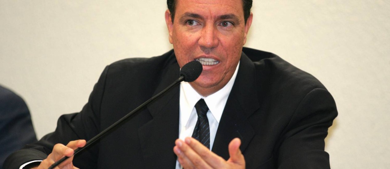 Waldomiro Diniz, ex-assessor do então ministro José Dirceu, durante depoimento na CPI dos Bingos - (Foto: Roberto Stuckert Filho / Arquivo O Globo )(11.08.2005)