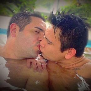 Soldado Martins (à direita) é acusado de agredir a própria mãe. Foto: Diego Souza / Facebook