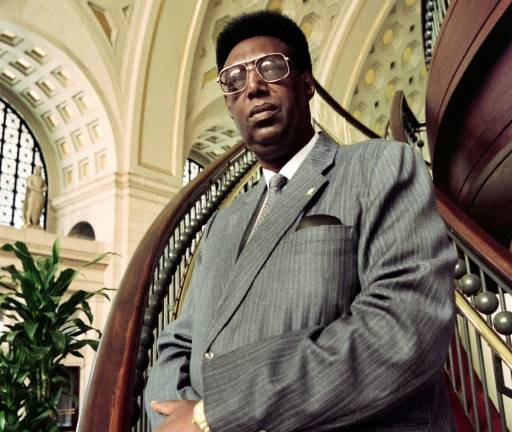 (1994) O rei Kigeli V, em Washington - (Foto: AFP/Divulgação)