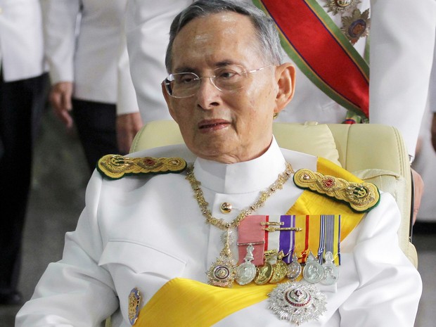 Monarca Bhumibol Adulyadej (Foto: Apichart Weerawong/AP)