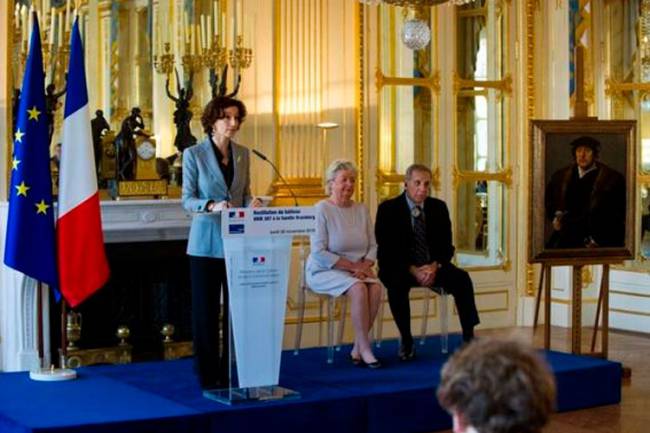 A ministra da Cultura francesa, Audrey Azoulay, na cerimônia de restituição da obra