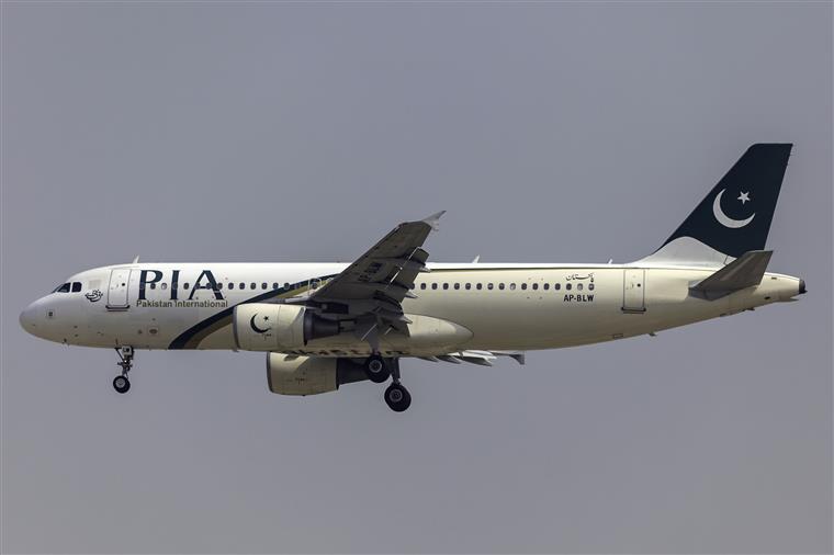 Avião da Pakistan Airlines despencou-se com 47 pessoas a bordo