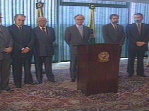 Élcio Álvares toma posse como ministro no governo Itamar Franco (Foto: Reprodução/ TV Gazeta)